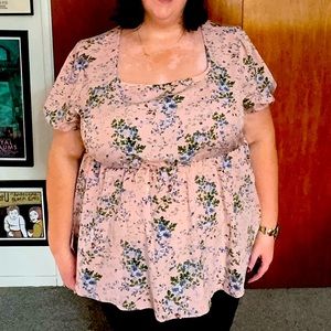 Bloomchic 28W, 5X, 5 pink floral puff sleeve square neck top.